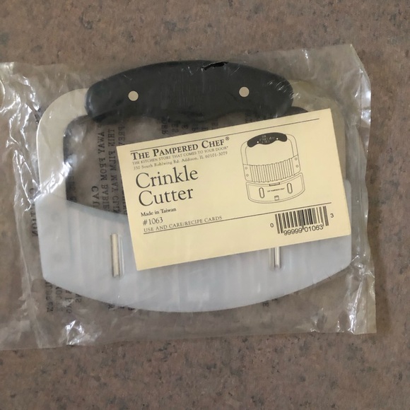 Pampered Chef Crinkle Cutter #1063 - Picture 1 of 2
